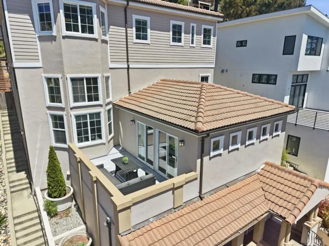 7420 Skyline Boulevard, Oakland, California 94611