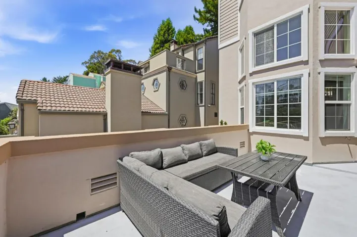 7420 Skyline Boulevard, Oakland, California 94611