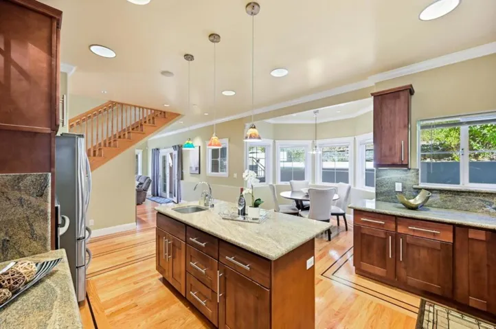 7420 Skyline Boulevard, Oakland, California 94611
