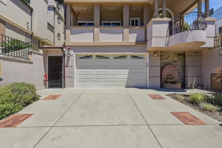 7420 Skyline Boulevard, Oakland, California 94611