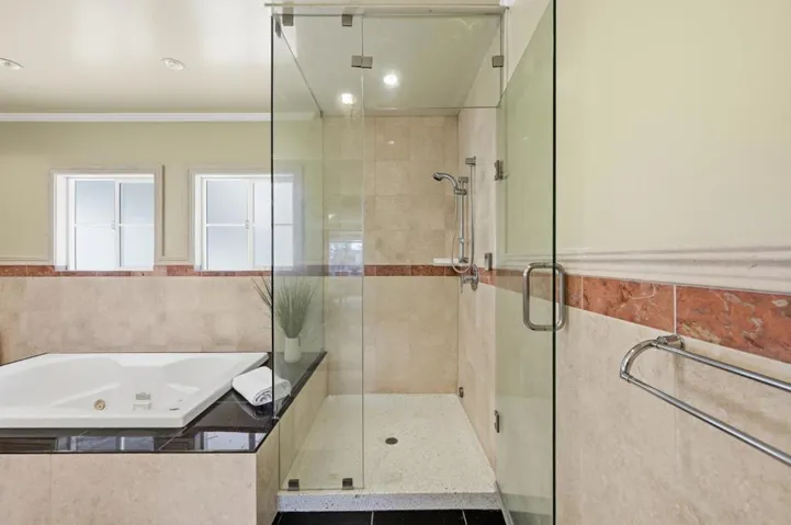 7420 Skyline Boulevard, Oakland, California 94611