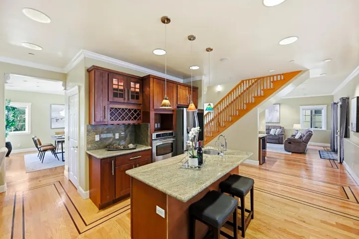 7420 Skyline Boulevard, Oakland, California 94611