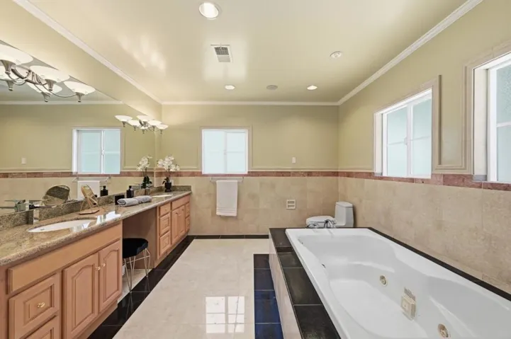 7420 Skyline Boulevard, Oakland, California 94611