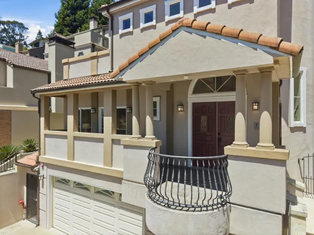 7420 Skyline Boulevard, Oakland, California 94611
