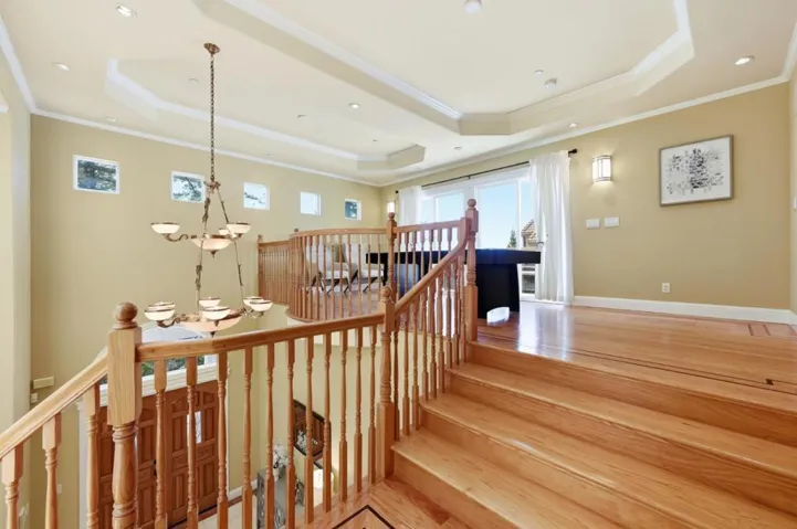 7420 Skyline Boulevard, Oakland, California 94611