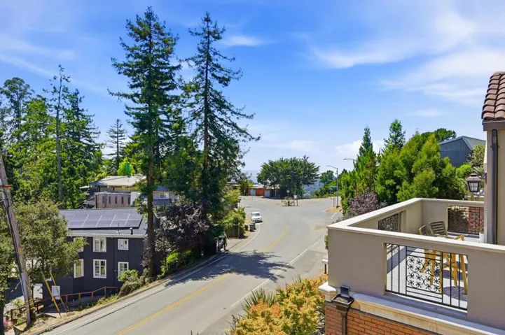 7420 Skyline Boulevard, Oakland, California 94611