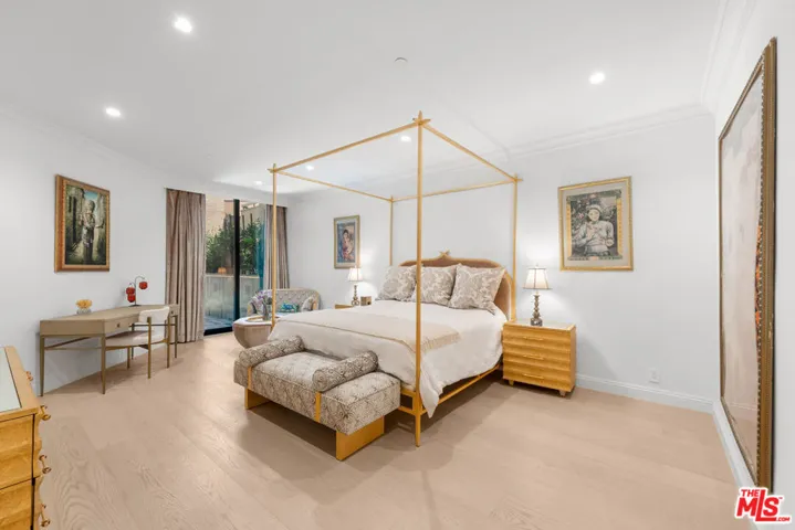 300 N Swall Drive 158, Beverly Hills, California 90211
