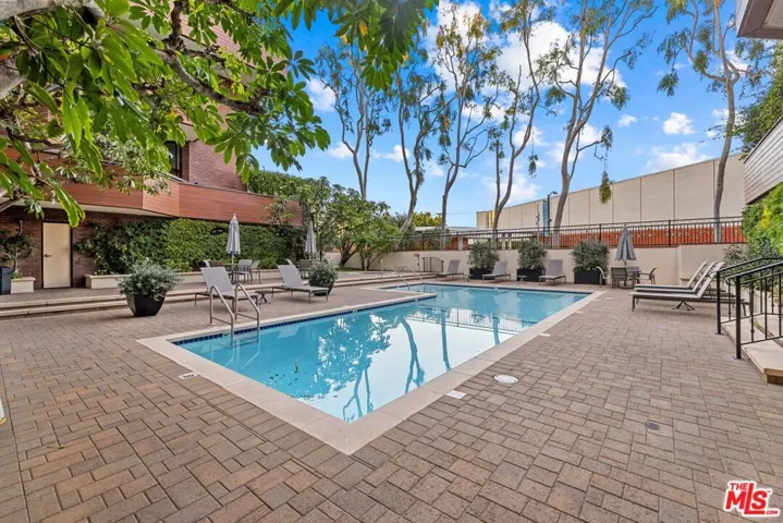 300 N Swall Drive 158, Beverly Hills, California 90211