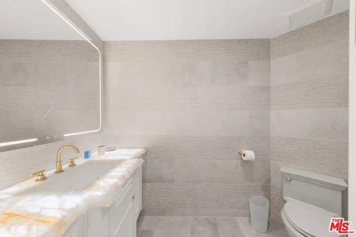 300 N Swall Drive 158, Beverly Hills, California 90211