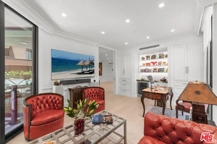 300 N Swall Drive 158, Beverly Hills, California 90211