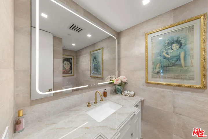 300 N Swall Drive 158, Beverly Hills, California 90211