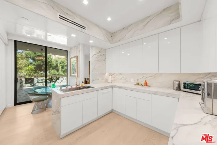 300 N Swall Drive 158, Beverly Hills, California 90211