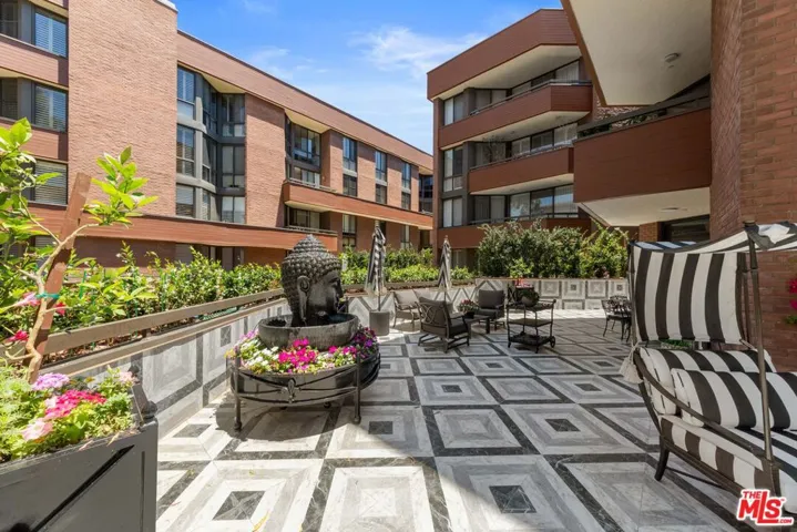 300 N Swall Drive 158, Beverly Hills, California 90211