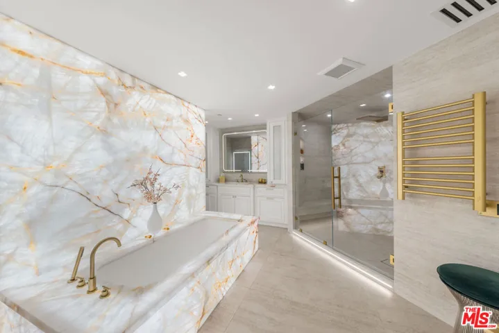 300 N Swall Drive 158, Beverly Hills, California 90211