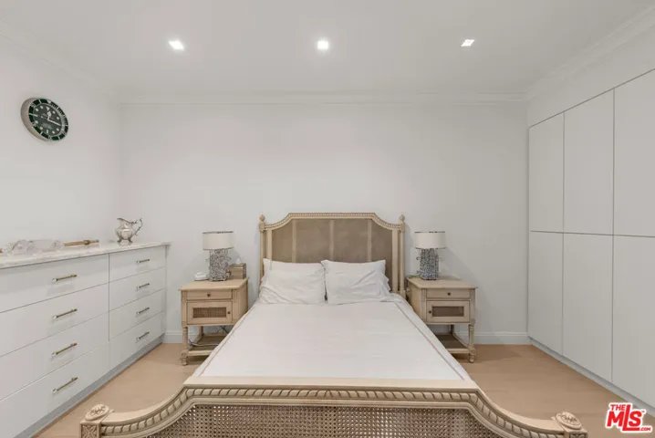 300 N Swall Drive 158, Beverly Hills, California 90211