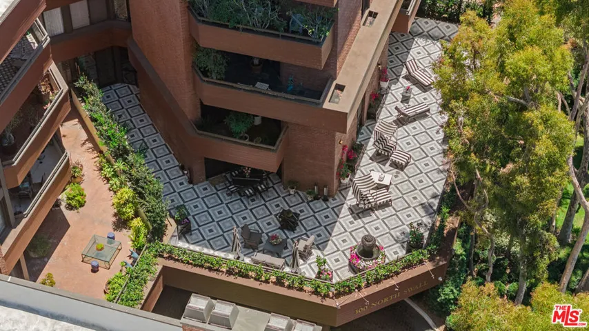 300 N Swall Drive 158, Beverly Hills, California 90211
