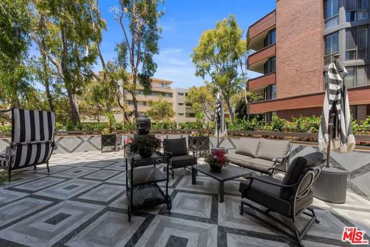 300 N Swall Drive 158, Beverly Hills, California 90211