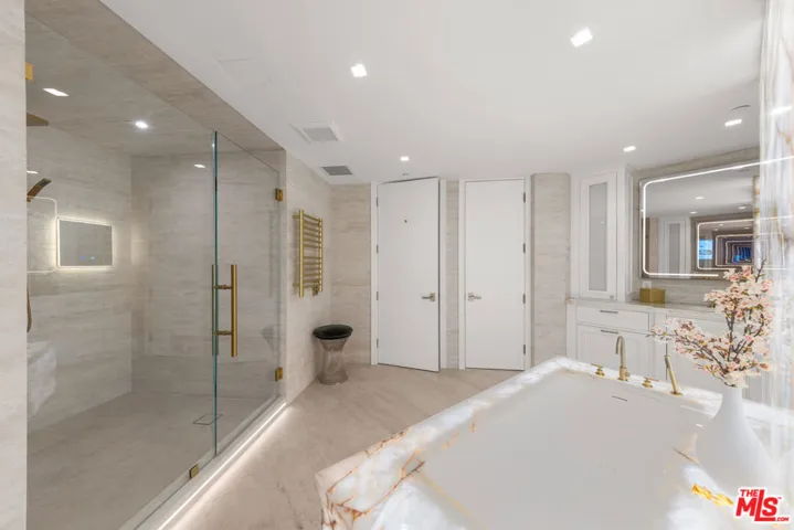 300 N Swall Drive 158, Beverly Hills, California 90211