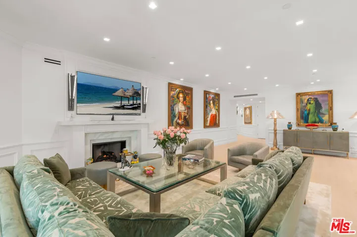 300 N Swall Drive 158, Beverly Hills, California 90211