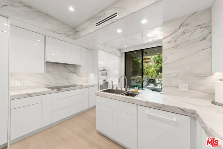 300 N Swall Drive 158, Beverly Hills, California 90211