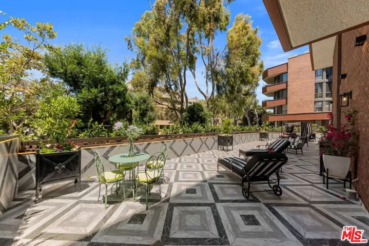 300 N Swall Drive 158, Beverly Hills, California 90211