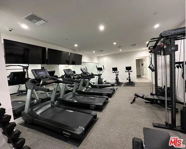 11800 Courtleigh Drive 202, Los Angeles, California 90066