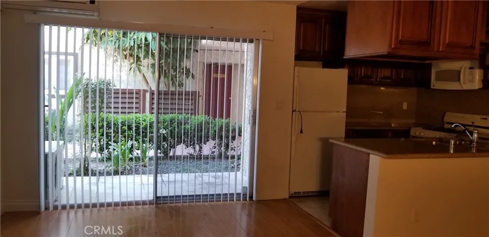 18530 Hatteras Street 102, Tarzana, California 91356