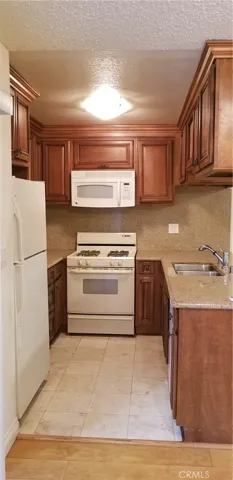 18530 Hatteras Street 102, Tarzana, California 91356