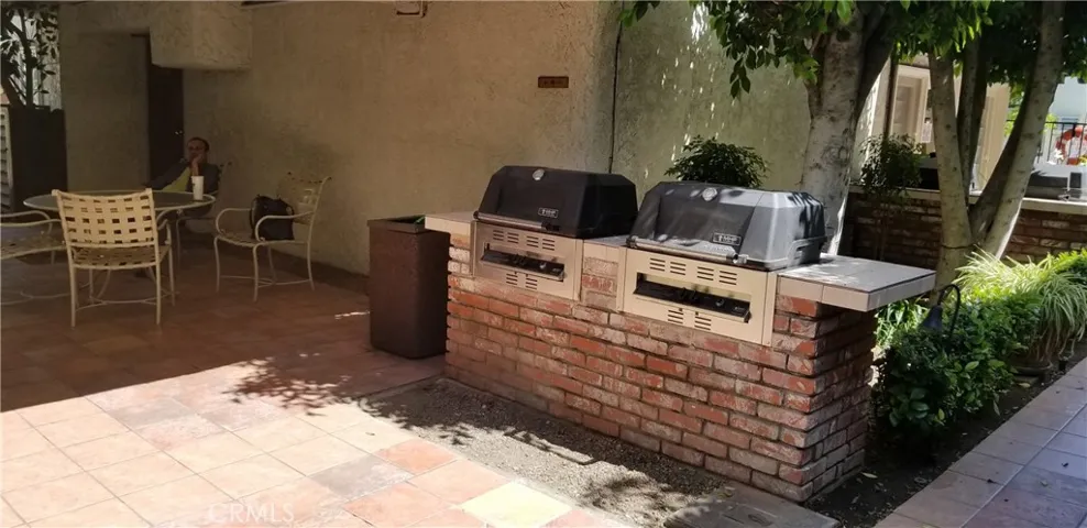 18530 Hatteras Street 102, Tarzana, California 91356