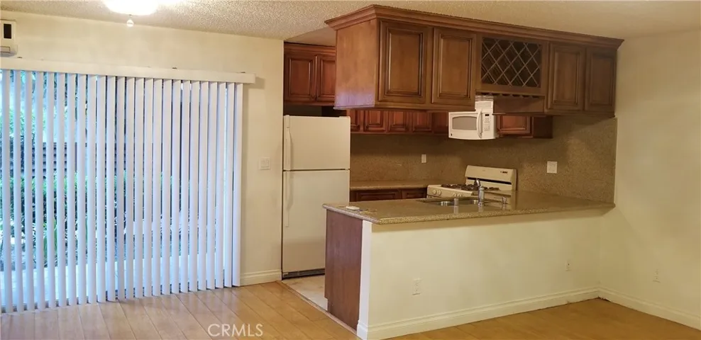 18530 Hatteras Street 102, Tarzana, California 91356
