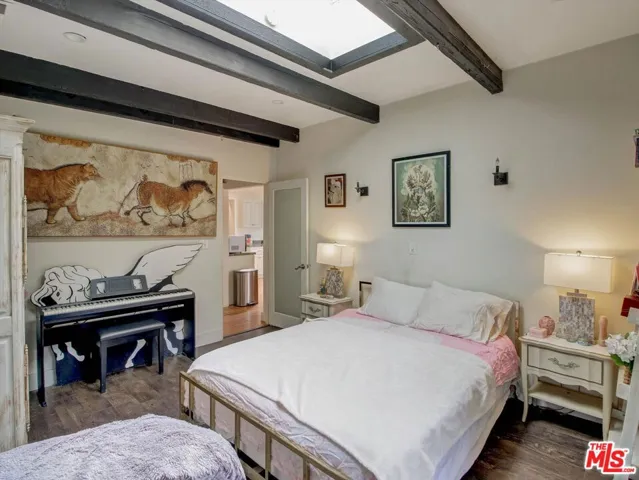 2007 Barcelona Drive, Los Angeles, California 90046