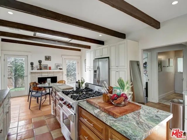 2007 Barcelona Drive, Los Angeles, California 90046