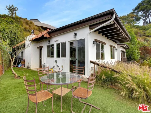 2007 Barcelona Drive, Los Angeles, California 90046