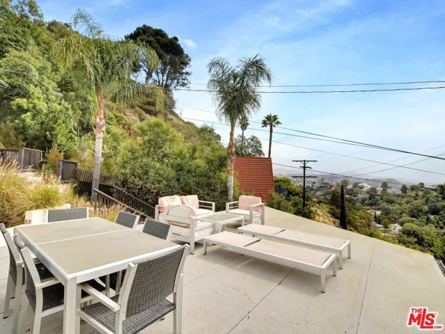 2007 Barcelona Drive, Los Angeles, California 90046