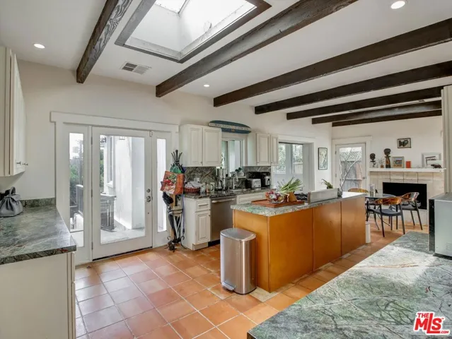 2007 Barcelona Drive, Los Angeles, California 90046