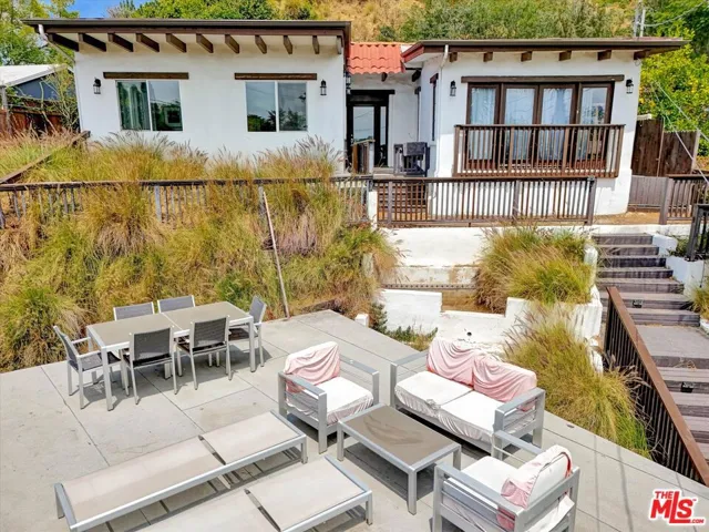 2007 Barcelona Drive, Los Angeles, California 90046