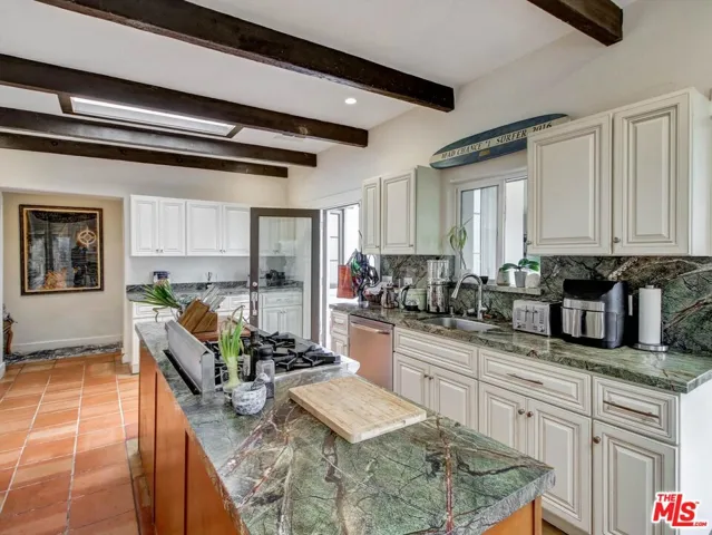 2007 Barcelona Drive, Los Angeles, California 90046