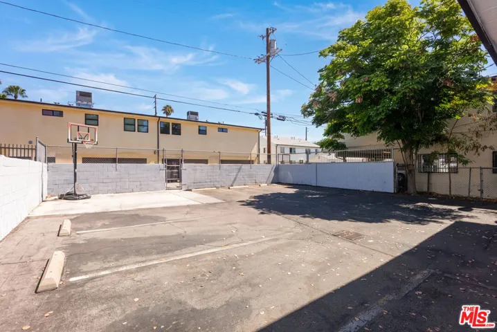11425 Tiara Street, Los Angeles, California 91601