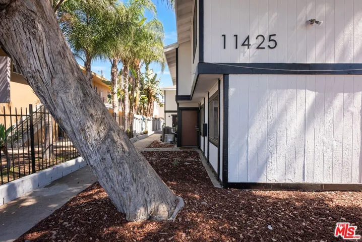 11425 Tiara Street, Los Angeles, California 91601