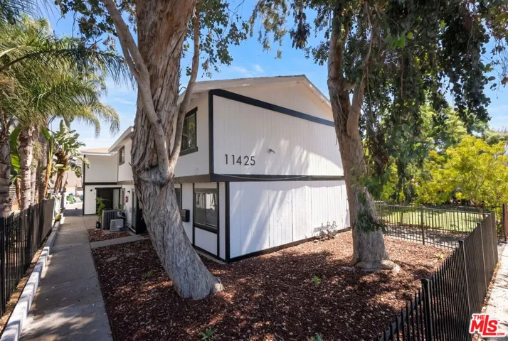 11425 Tiara Street, Los Angeles, California 91601