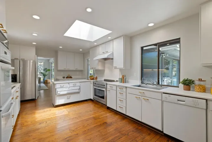 820 Eucalyptus Avenue, Hillsborough, California 94010