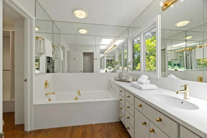 820 Eucalyptus Avenue, Hillsborough, California 94010