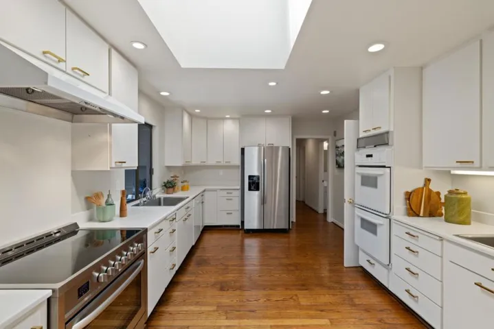 820 Eucalyptus Avenue, Hillsborough, California 94010