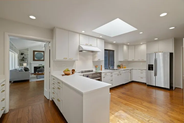 820 Eucalyptus Avenue, Hillsborough, California 94010