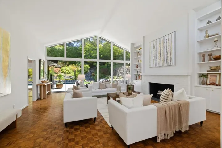 820 Eucalyptus Avenue, Hillsborough, California 94010