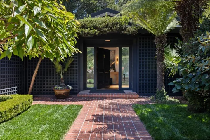820 Eucalyptus Avenue, Hillsborough, California 94010