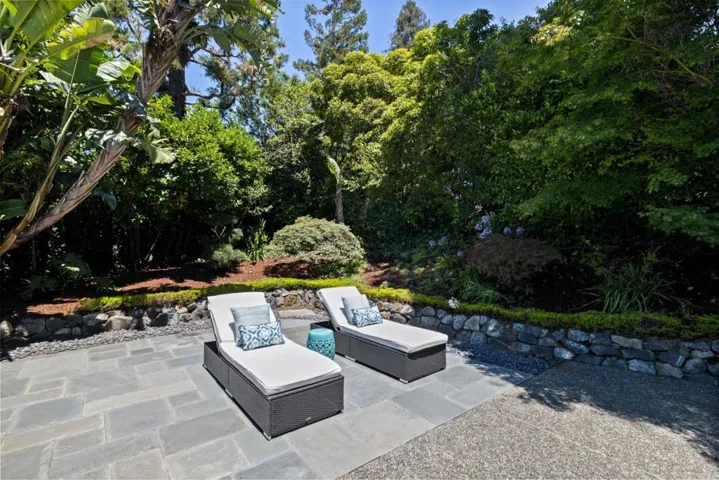 820 Eucalyptus Avenue, Hillsborough, California 94010