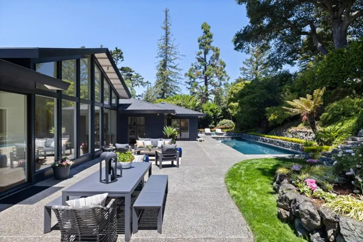 820 Eucalyptus Avenue, Hillsborough, California 94010