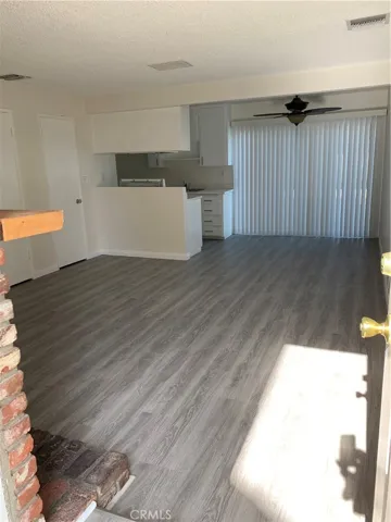 large living area with slider out dining area