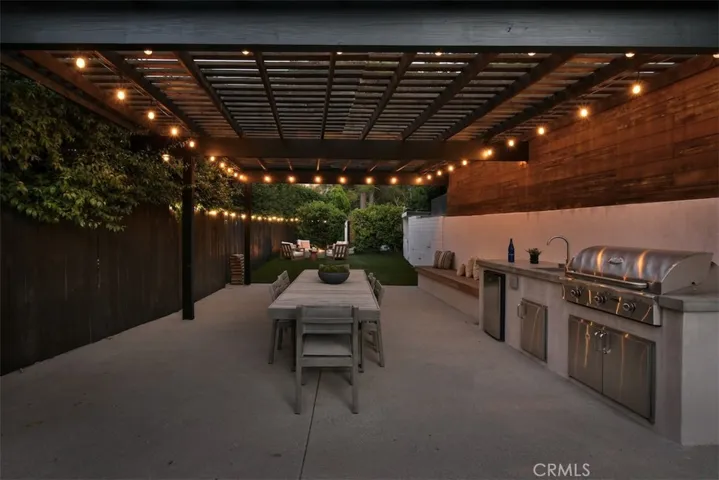 Outdoor Kitchen Space
